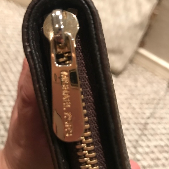 Michael Kors Hamilton Signature Continental Wallet - Picture 6 of 7